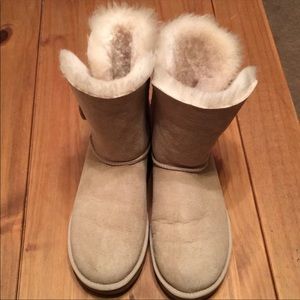 UGG Classic Bailey Button Short Boots - Sand Color size 7 Super Comfy…